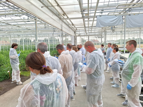 Image 1: Participants explore Viaverda’s greenhouse research facilities during the BIOGREENET field trial visit.